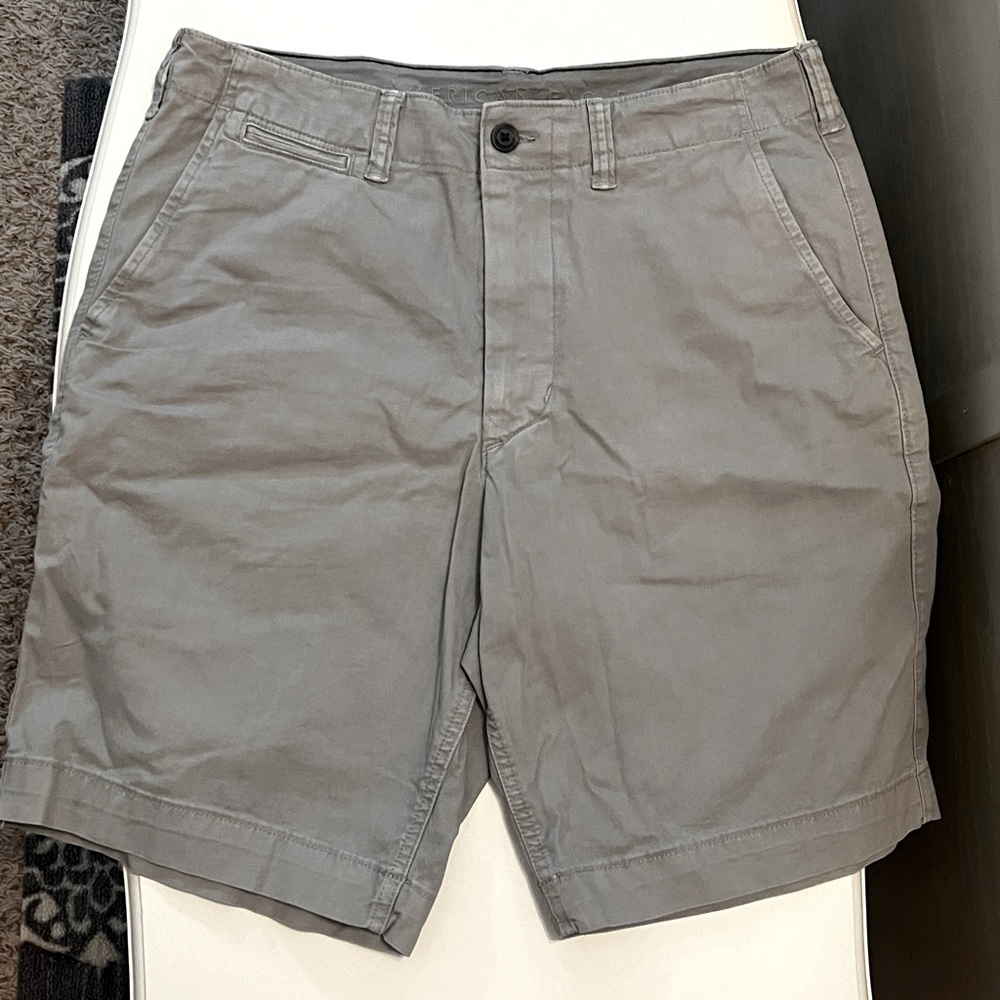 American Eagle Classic Next Level Flex Chino Gray Shorts Men’s- Size 33